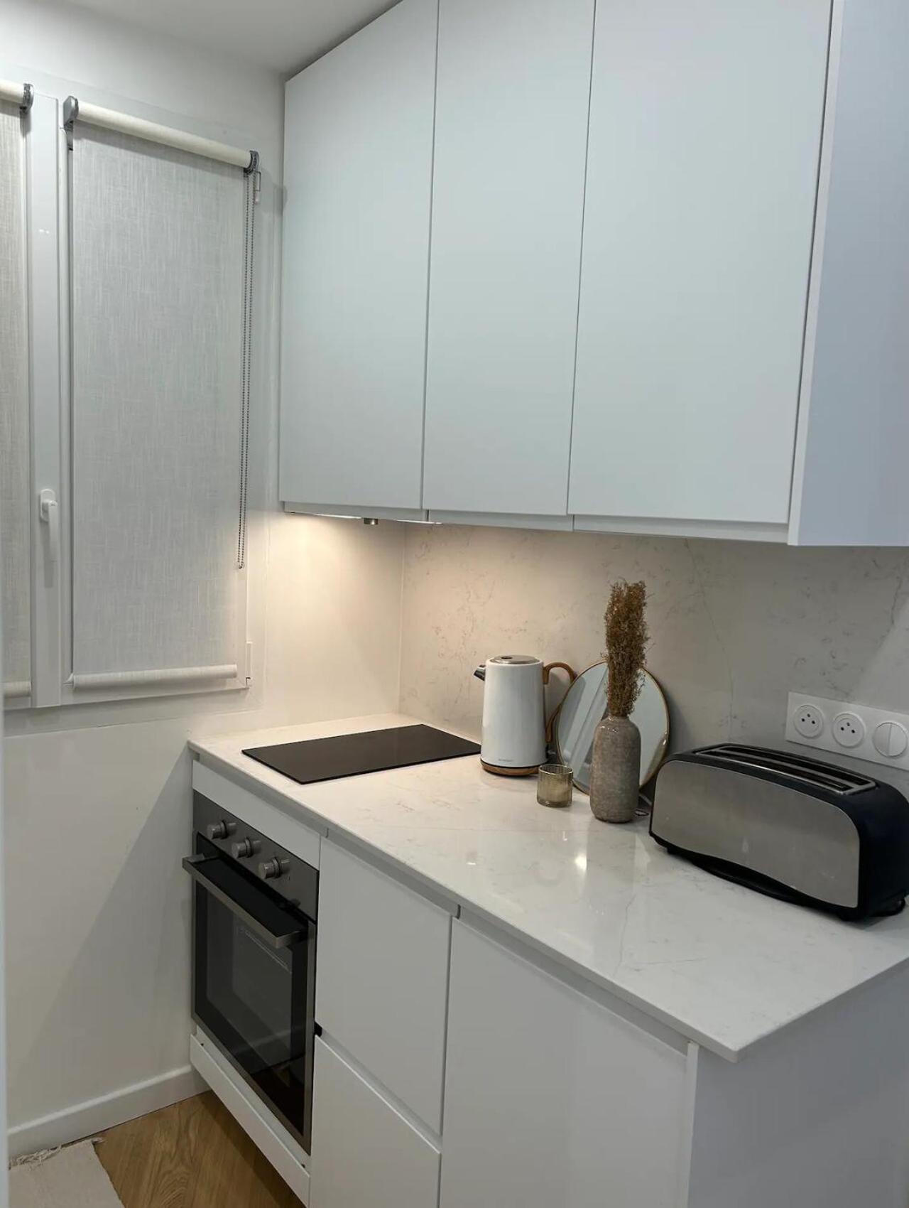 Cocooning & Cosy In Center 17 Apartment